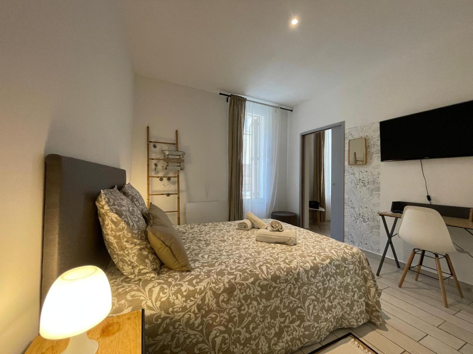 Joli Appartement Hypercentre T2, Classe Meuble De Tourisme 3 Avec Parking Gratuit Béziers Eksteriør bilde