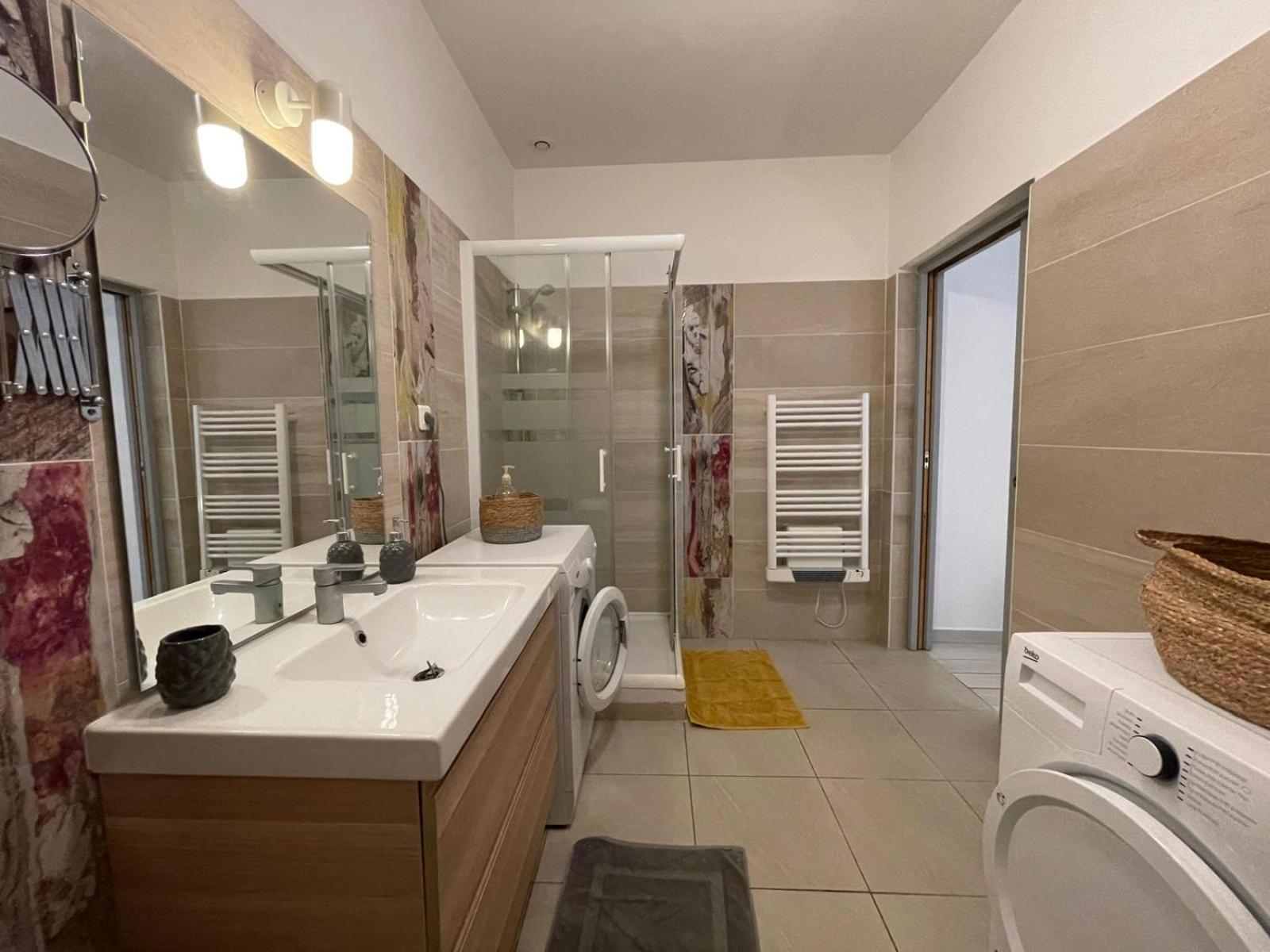 Joli Appartement Hypercentre T2, Classe Meuble De Tourisme 3 Avec Parking Gratuit Béziers Eksteriør bilde