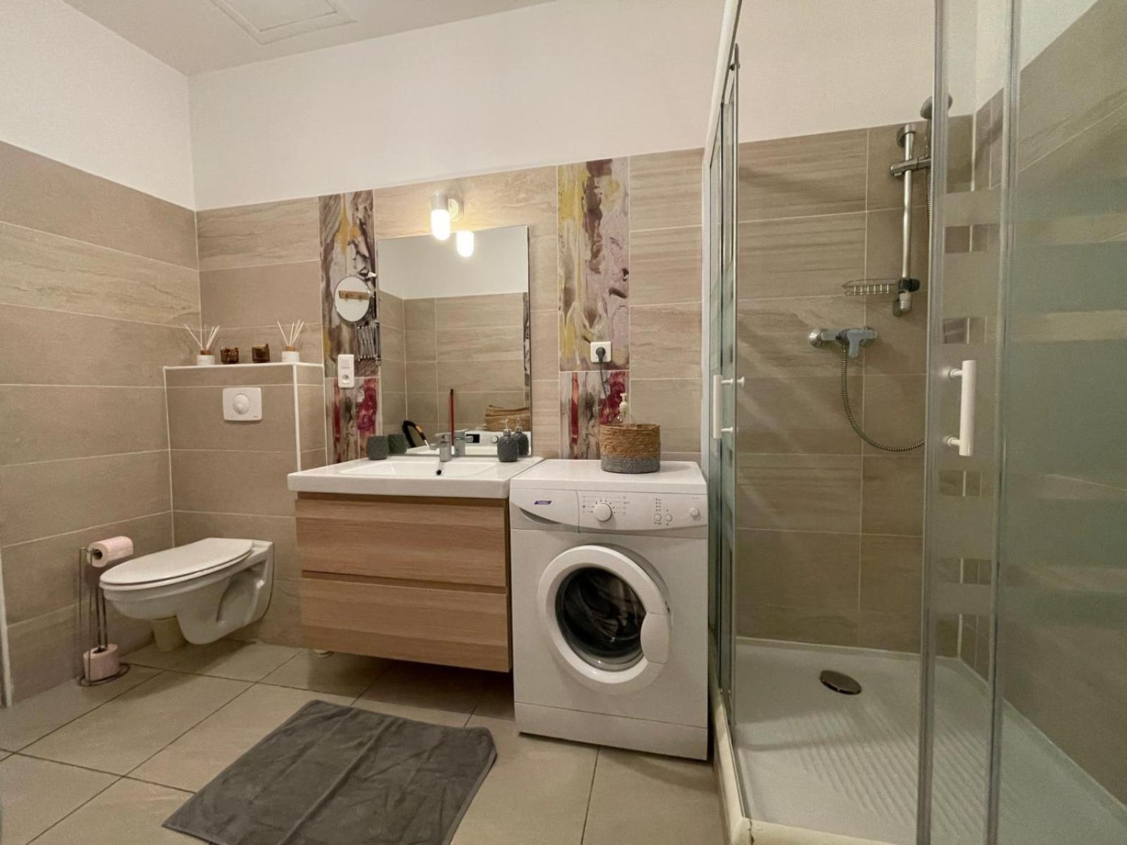 Joli Appartement Hypercentre T2, Classe Meuble De Tourisme 3 Avec Parking Gratuit Béziers Eksteriør bilde