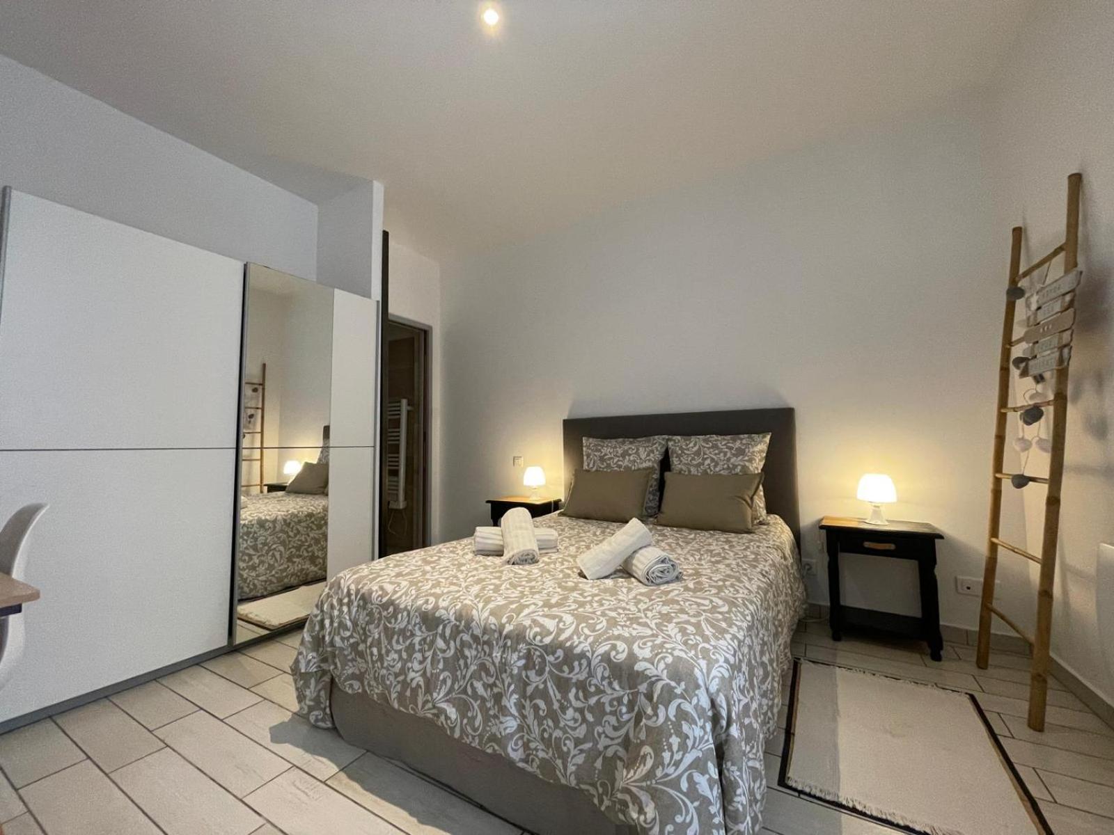 Joli Appartement Hypercentre T2, Classe Meuble De Tourisme 3 Avec Parking Gratuit Béziers Eksteriør bilde