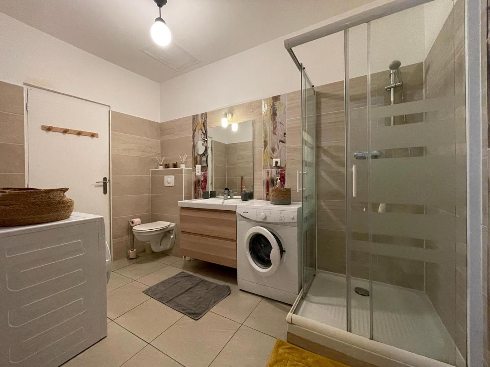Joli Appartement Hypercentre T2, Classe Meuble De Tourisme 3 Avec Parking Gratuit Béziers Eksteriør bilde