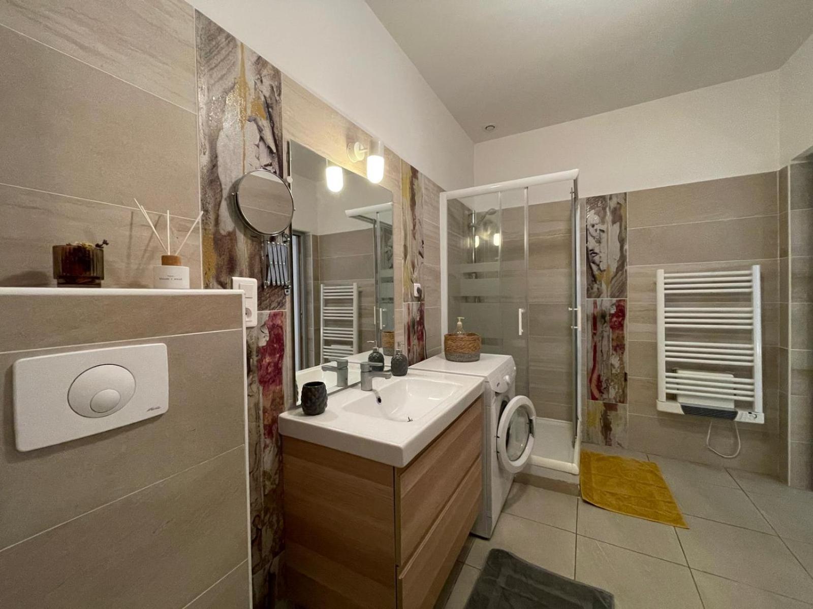 Joli Appartement Hypercentre T2, Classe Meuble De Tourisme 3 Avec Parking Gratuit Béziers Eksteriør bilde