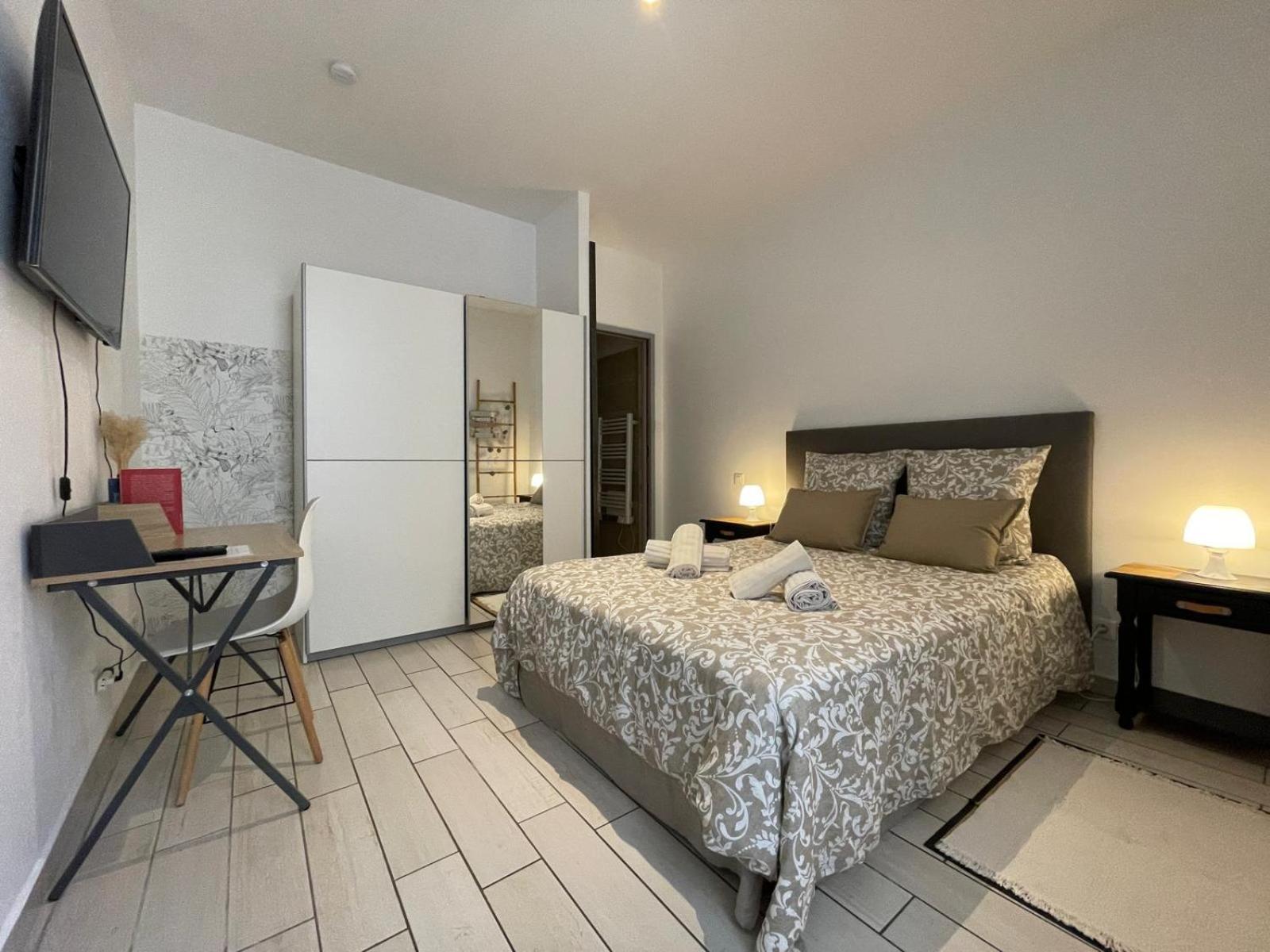 Joli Appartement Hypercentre T2, Classe Meuble De Tourisme 3 Avec Parking Gratuit Béziers Eksteriør bilde
